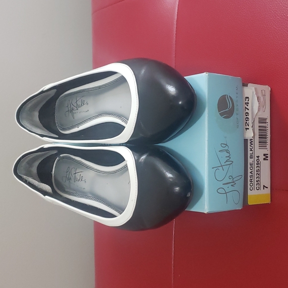 LIFE STRIDE SHOES - Picture 4 of 7